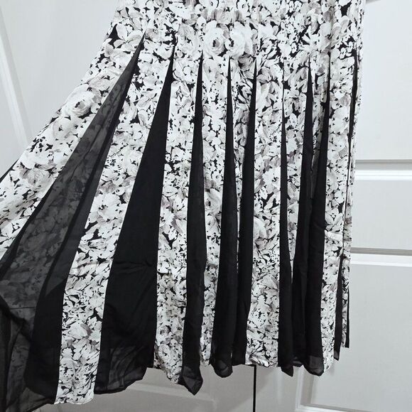 Nwt Tuckernuck - 2 Gray Gardens Andi Floral Pleated Formal Maxi Dress - Picture 4 of 8